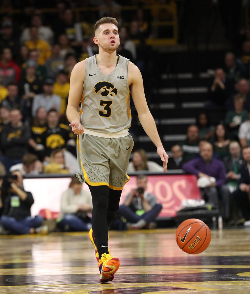 Iowa Hawkeyes guard Jordan Bohannon (3) against the Michigan State Spartans Thursday, January 24, 2019 at Carver-Hawkeye Arena. (Brian Ray/hawkeyesports.com)