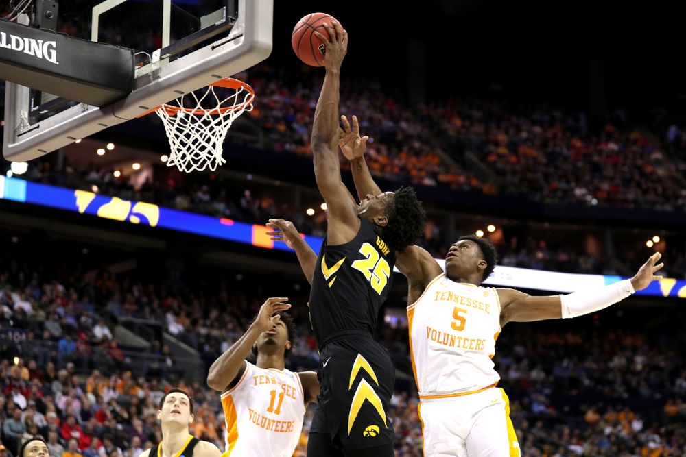 Iowa Hawkeyes forward Tyler Cook (25) against the Tennessee Volunteers in the second round of the 2019 NCAA Men's Basketball Tournament Sunday, March 24, 2019 at Nationwide Arena in Columbus, Ohio. (Brian Ray/hawkeyesports.com)