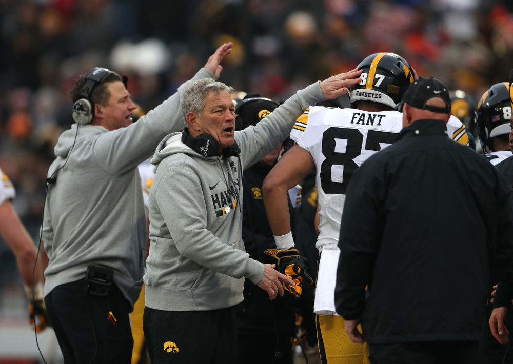 Iowa Hawkeyes head coach Kirk Ferentz and tight end Noah Fant (87) against the Illinois Fighting Illini Saturday, November 17, 2018 at Memorial Stadium in Champaign, Ill. (Brian Ray/hawkeyesports.com)