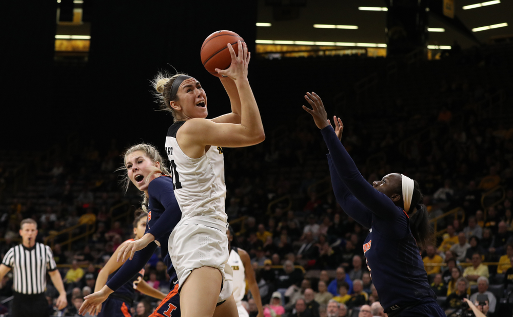 Iowa Hawkeyes forward Hannah Stewart (21) against the Illinois Fighting Illini Thursday, February 14, 2019 at Carver-Hawkeye Arena. (Brian Ray/hawkeyesports.com)