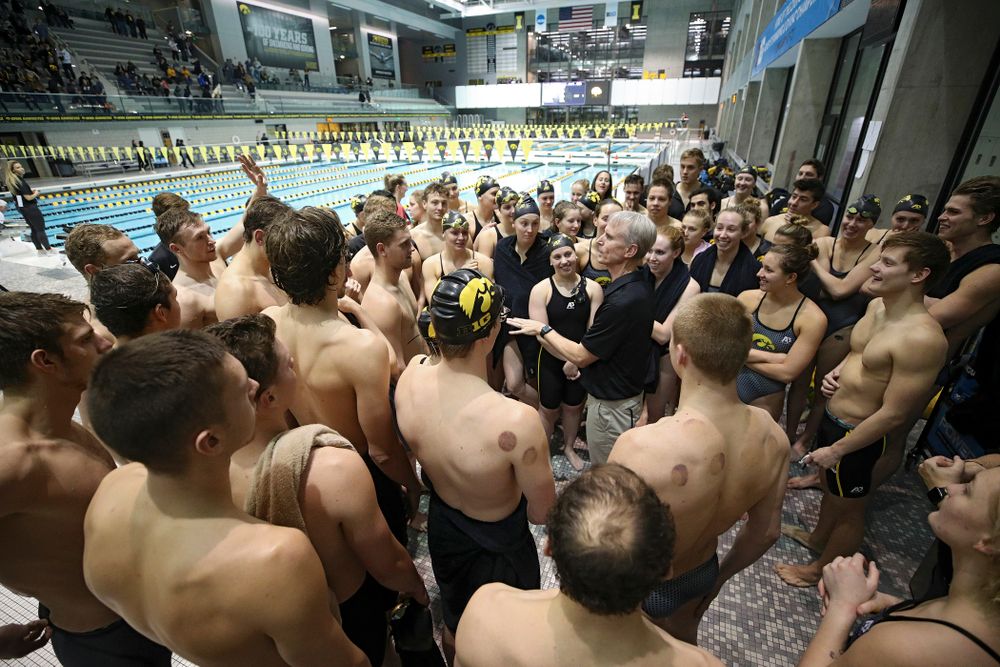Iowa head coach Marc Long talks with his team after their meet at the Campus Recreation and Wellness Center in Iowa City on Friday, February 7, 2020. (Stephen Mally/hawkeyesports.com)