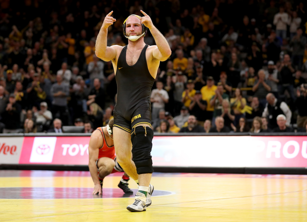 Iowa’s Alex Marinelli Wrestles Oklahoma State’s Travis Wittlake at 165 pounds Sunday, February 23, 2020 at Carver-Hawkeye Arena. Marinelli won the match 3-2. (Brian Ray/hawkeyesports.com)