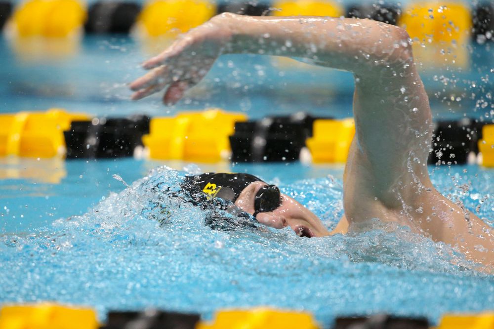 Iowa's B team at the 1,650-yard freestyle race Saturday, March 2, 2019 at the Campus Recreation and Wellness Center. (Lily Smith/hawkeyesports.com)