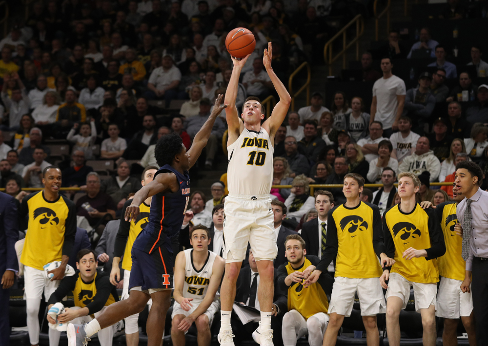 Iowa Hawkeyes guard Joe Wieskamp (10) knocks down a three point basket against the Illinois Fighting Illini Sunday, January 20, 2019 (Brian Ray/hawkeyesports.com)