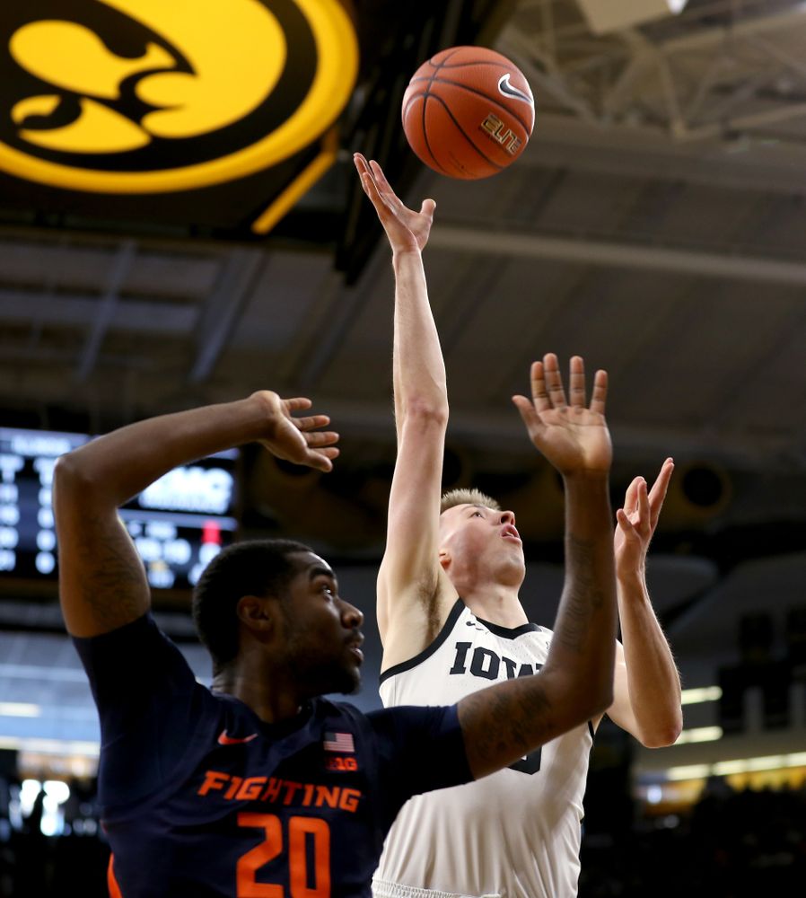 Iowa Hawkeyes guard Joe Wieskamp (10) against the Illinois Fighting Illini Sunday, February 2, 2020 at Carver-Hawkeye Arena. (Brian Ray/hawkeyesports.com)