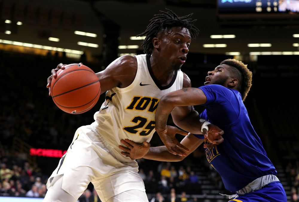 Iowa Hawkeyes forward Tyler Cook (25) against the UKMC Kangaroos in the 2K Empire Classic Thursday, November 8, 2018 at Carver-Hawkeye Arena. (Brian Ray/hawkeyesports.com)