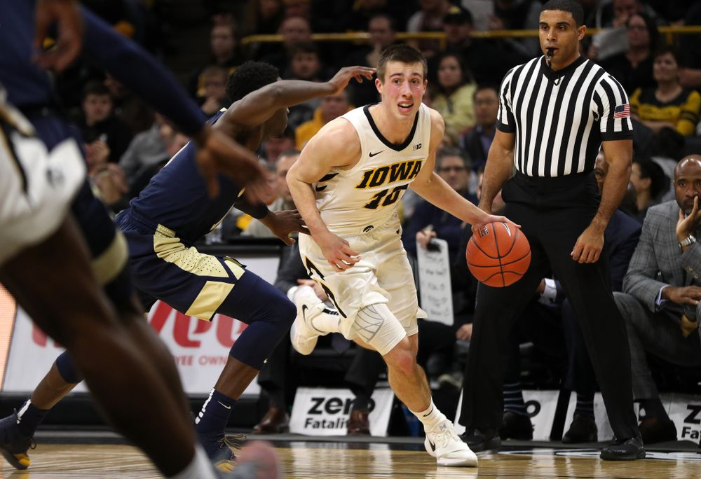 Iowa Hawkeyes guard Joe Wieskamp (10) against the Pitt Panthers Tuesday, November 27, 2018 at Carver-Hawkeye Arena. (Brian Ray/hawkeyesports.com)