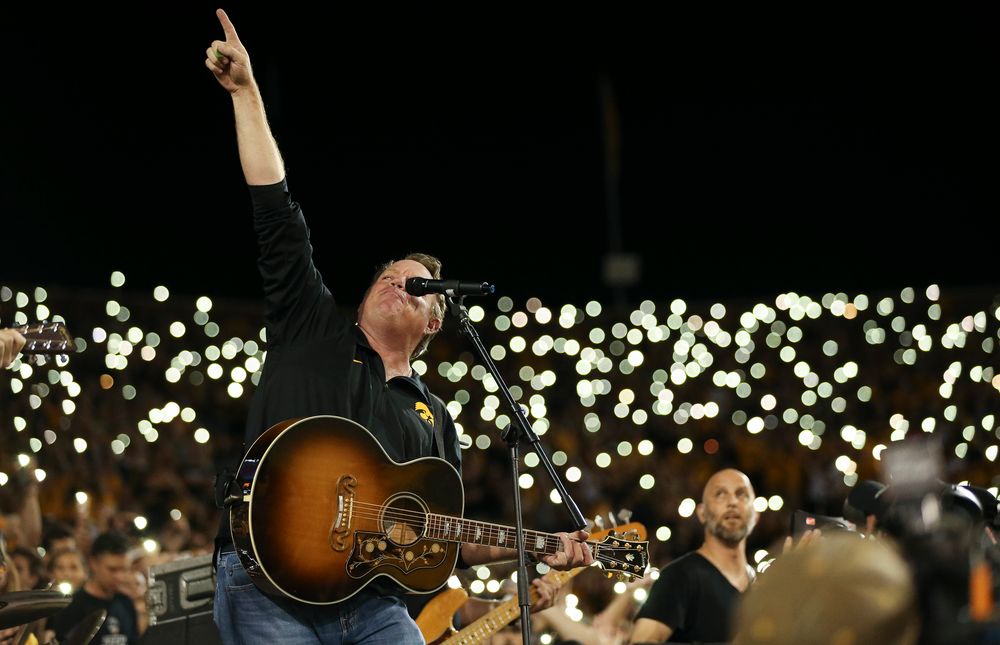 Singer Pat Green performs "Wave on Wave" at halftime during a game against Northern Iowa at Kinnick Stadium on September 15, 2018. (Tork Mason/hawkeyesports.com)