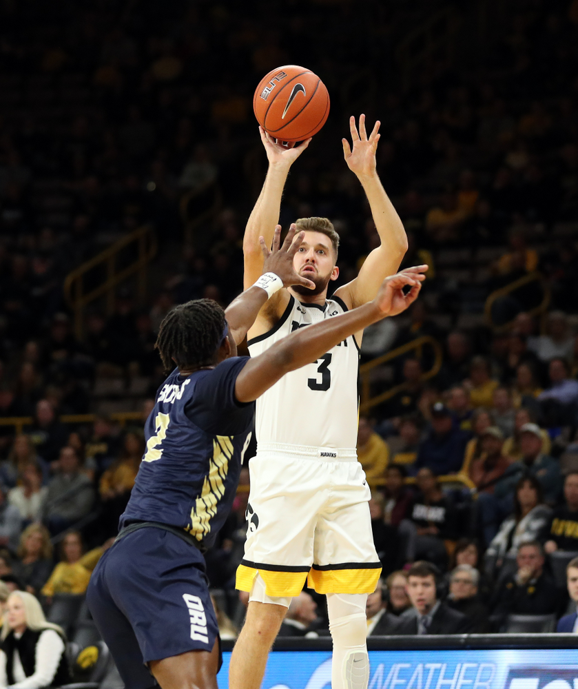 Iowa Hawkeyes guard Jordan Bohannon (3) against Oral Roberts Friday, November 15, 2019 at Carver-Hawkeye Arena. (Brian Ray/hawkeyesports.com)