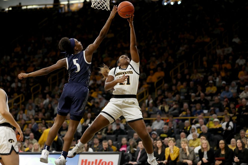 Iowa Hawkeyes guard Zion Sanders (21) against Penn State Saturday, February 22, 2020 at Carver-Hawkeye Arena. (Brian Ray/hawkeyesports.com)