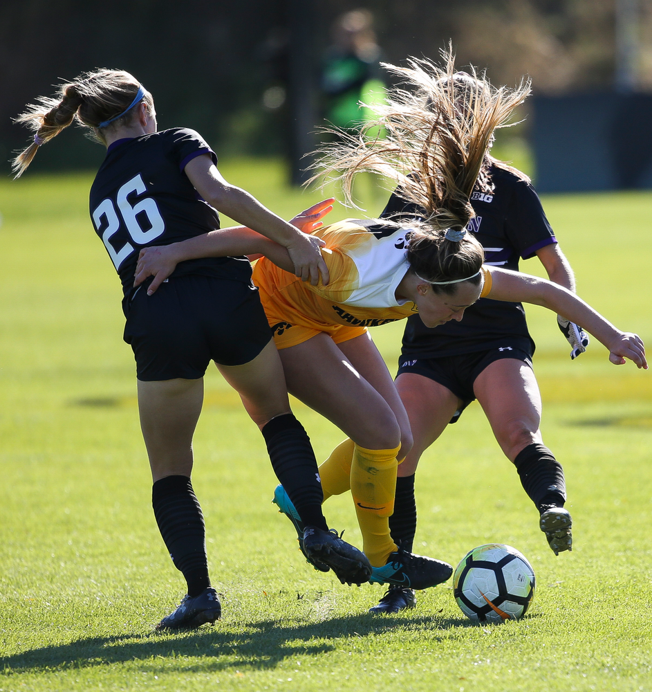 Iowa Hawkeyes forward Skylar Alward (7) dribbles the ball during a game against Northwestern at the Iowa Soccer Complex on October 21, 2018. (Tork Mason/hawkeyesports.com)