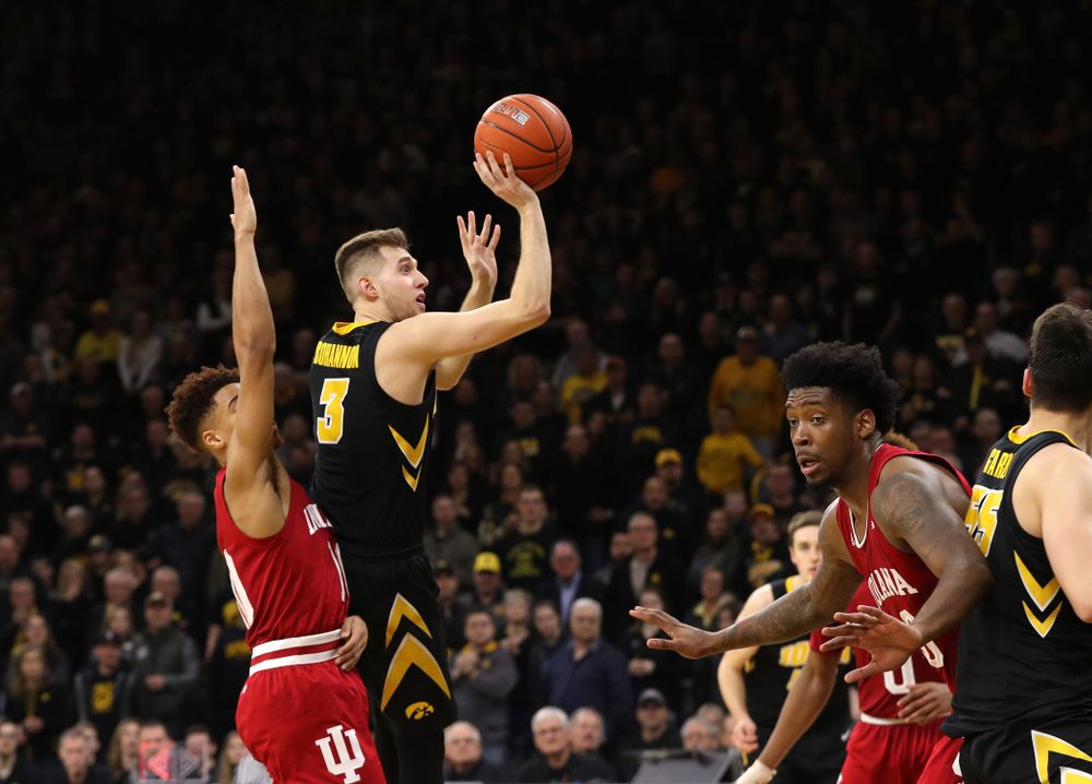 Iowa Hawkeyes guard Jordan Bohannon (3) against the Indiana Hoosiers Friday, February 22, 2019 at Carver-Hawkeye Arena. (Brian Ray/hawkeyesports.com)