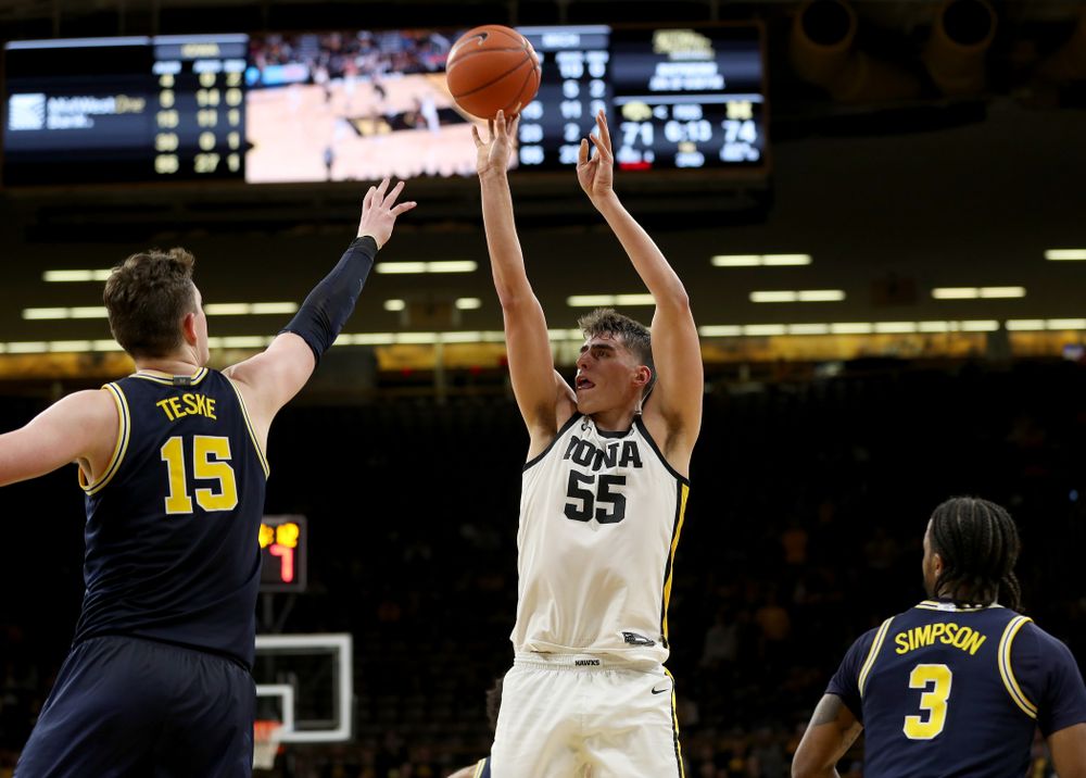 Iowa Hawkeyes forward Luka Garza (55) pulls up for a shot against the Michigan Wolverines Friday, January 17, 2020 at Carver-Hawkeye Arena. (Brian Ray/hawkeyesports.com)