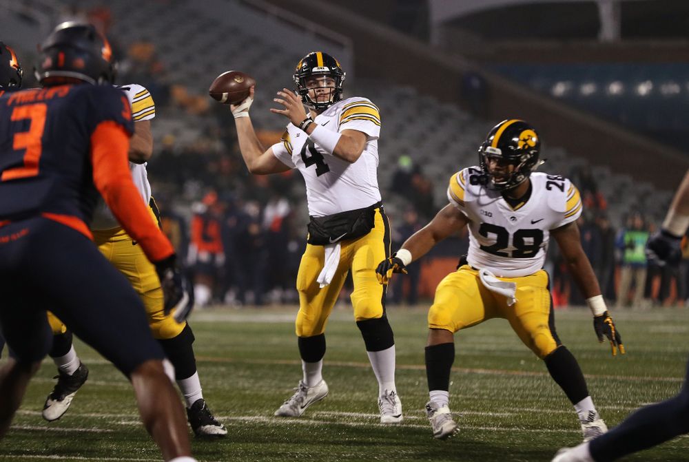 Iowa Hawkeyes quarterback Nate Stanley (4) against the Illinois Fighting Illini Saturday, November 17, 2018 at Memorial Stadium in Champaign, Ill. (Brian Ray/hawkeyesports.com)