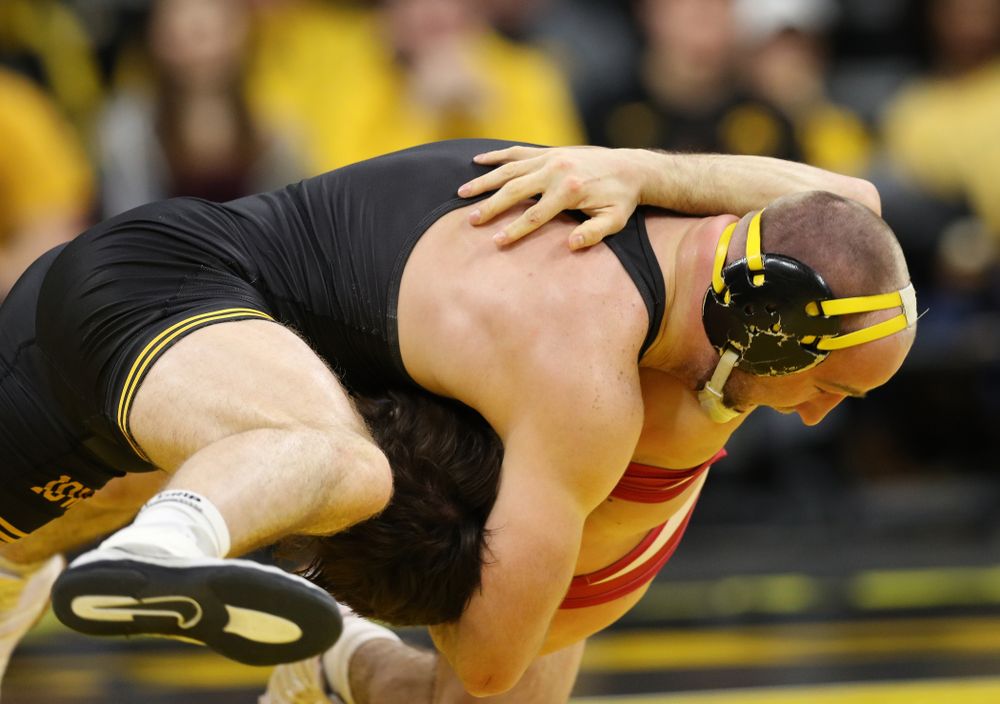 Iowa's Alex Marinelli wrestles Indiana's Dillon Hoey at 165 pounds Friday, February 15, 2019 at Carver-Hawkeye Arena. (Brian Ray/hawkeyesports.com)