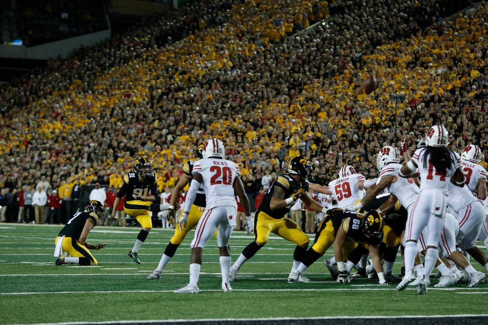 Iowa Hawkeyes place kicker Miguel Recinos (91) against the Wisconsin Badgers Saturday, September 22, 2018 at Kinnick Stadium. (Brian Ray/hawkeyesports.com)
