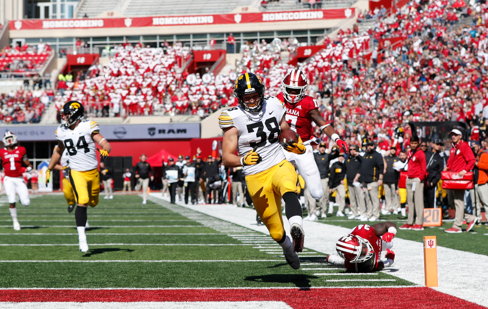 Iowa Hawkeyes tight end T.J. Hockenson (38) against the Indiana Hoosiers Saturday, October 13, 2018 at Memorial Stadium, in Bloomington, Ind. (Brian Ray/hawkeyesports.com)