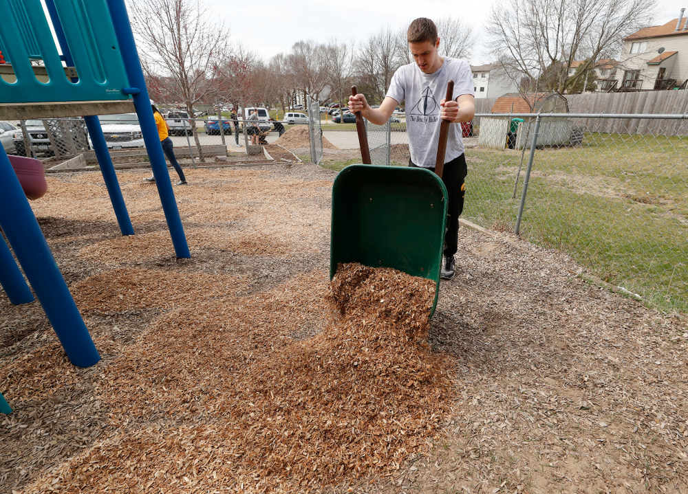 Members of the Iowa Men's Basketball Team volunteer during the Iowa Athletics Department's annual Day of Caring Sunday, April 22, 2018. (Brian Ray/hawkeyesports.com)