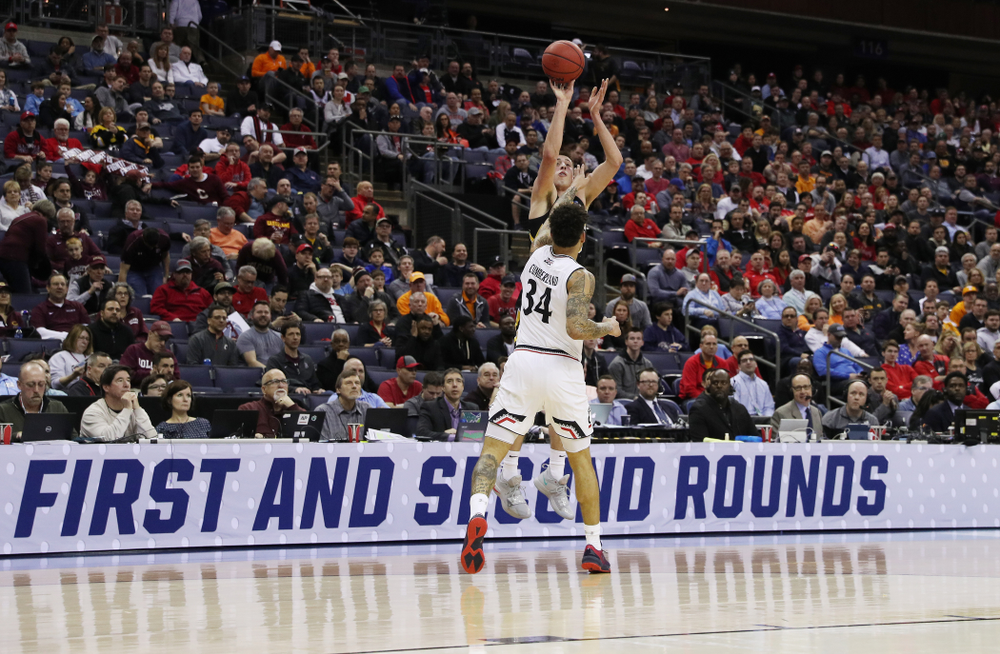 Iowa Hawkeyes guard Joe Wieskamp (10) against the Cincinnati Bearcats in the first round of the 2019 NCAA Men's Basketball Tournament Friday, March 22, 2019 at Nationwide Arena in Columbus, Ohio. (Brian Ray/hawkeyesports.com)