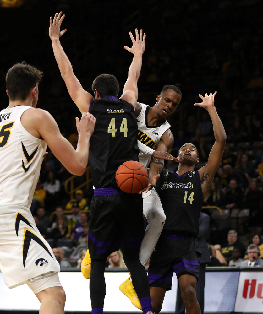 Iowa Hawkeyes guard Maishe Dailey (1) against the Western Carolina Catamounts Tuesday, December 18, 2018 at Carver-Hawkeye Arena. (Brian Ray/hawkeyesports.com)