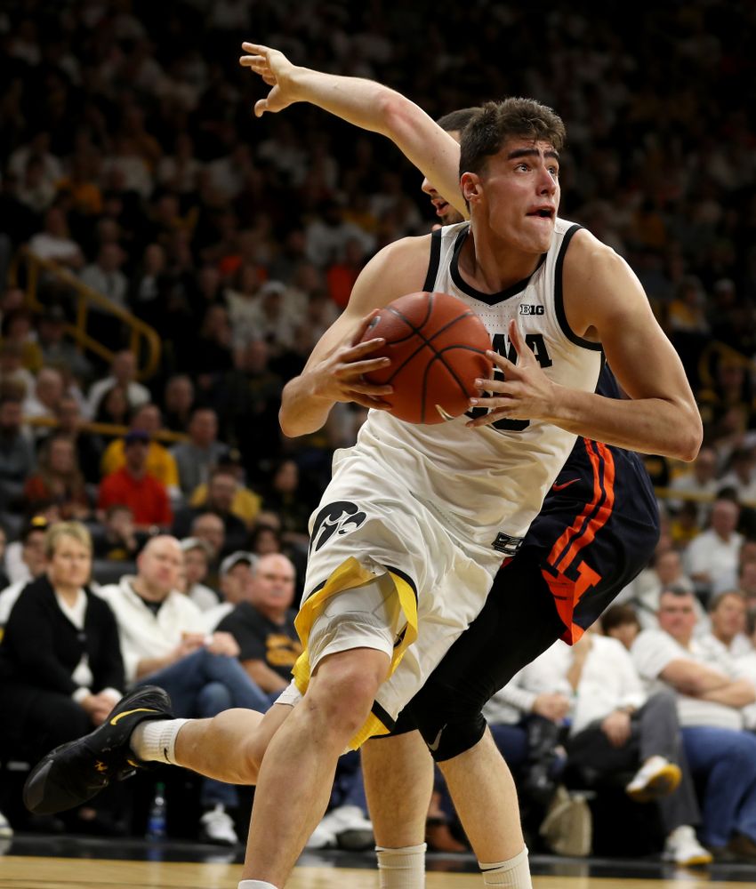 Iowa Hawkeyes forward Luka Garza (55) against the Illinois Fighting Illini Sunday, February 2, 2020 at Carver-Hawkeye Arena. (Brian Ray/hawkeyesports.com)