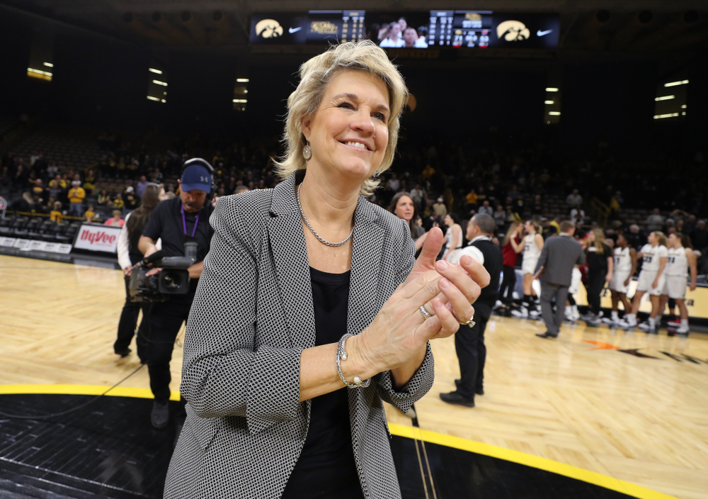 Iowa Hawkeyes head coach Lisa Bluder against the Wisconsin Badgers Monday, January 7, 2019 at Carver-Hawkeye Arena. (Brian Ray/hawkeyesports.com)