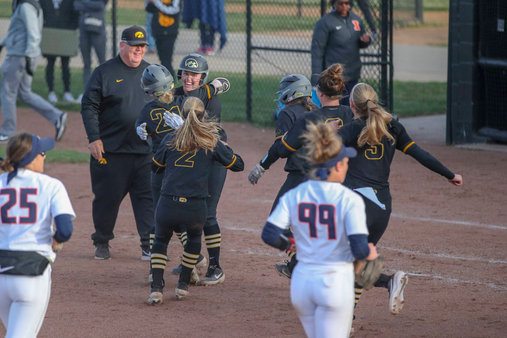 The Iowa softball team at softball vs Illinois game 3 on Saturday, April 13, 2019 at Bob Pearl Field. (Lily Smith/hawkeyesports.com)