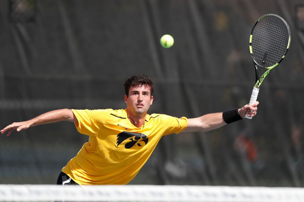 Josh Silverstein against Northwestern in the first round of the 2018 Big Ten Men's Tennis Tournament Thursday, April 26, 2018 at the Hawkeye Tennis and Recreation Complex. (Brian Ray/hawkeyesports.com)