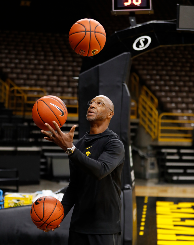 Assistant coach Sherman Dillard juggles basketball before the first practice of the season Monday, October 1, 2018 at Carver-Hawkeye Arena. (Brian Ray/hawkeyesports.com)