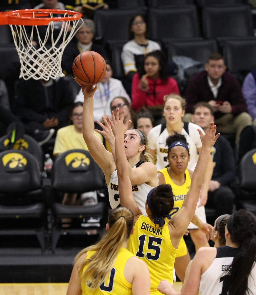 Iowa Hawkeyes forward Hannah Stewart (21) against the Michigan Wolverines Thursday, January 17, 2019 at Carver-Hawkeye Arena. (Brian Ray/hawkeyesports.com)