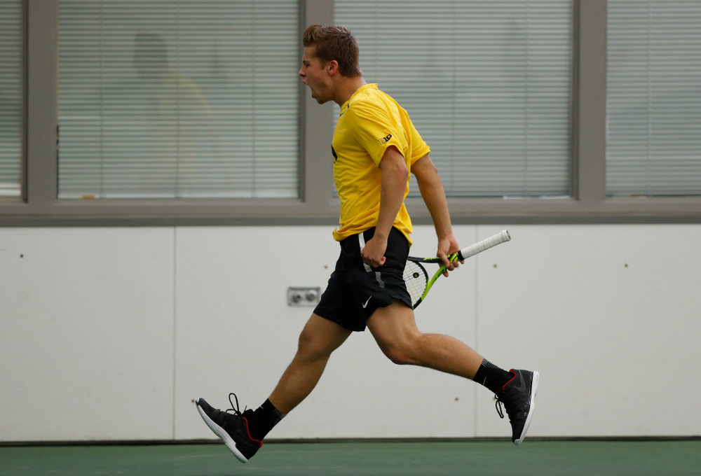 Will Davies and and Piotr Smietana play a doubles match against the Illinois Fighting Illini Saturday, March 31, 2018 at Hawkeye Tennis and Recreation Center. (Brian Ray/hawkeyesports.com)