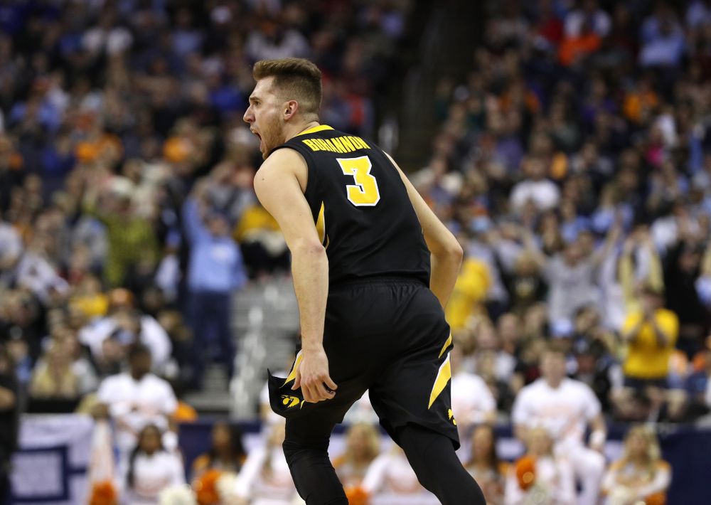 Iowa Hawkeyes guard Jordan Bohannon (3) against the Tennessee Volunteers in the second round of the 2019 NCAA Men's Basketball Tournament Sunday, March 24, 2019 at Nationwide Arena in Columbus, Ohio. (Brian Ray/hawkeyesports.com)