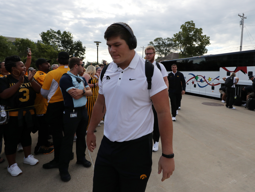 Iowa Hawkeyes offensive lineman Tyler Linderbaum (65) against the Rutgers Scarlet Knights Saturday, September 7, 2019 at Kinnick Stadium. (Brian Ray/hawkeyesports.com)