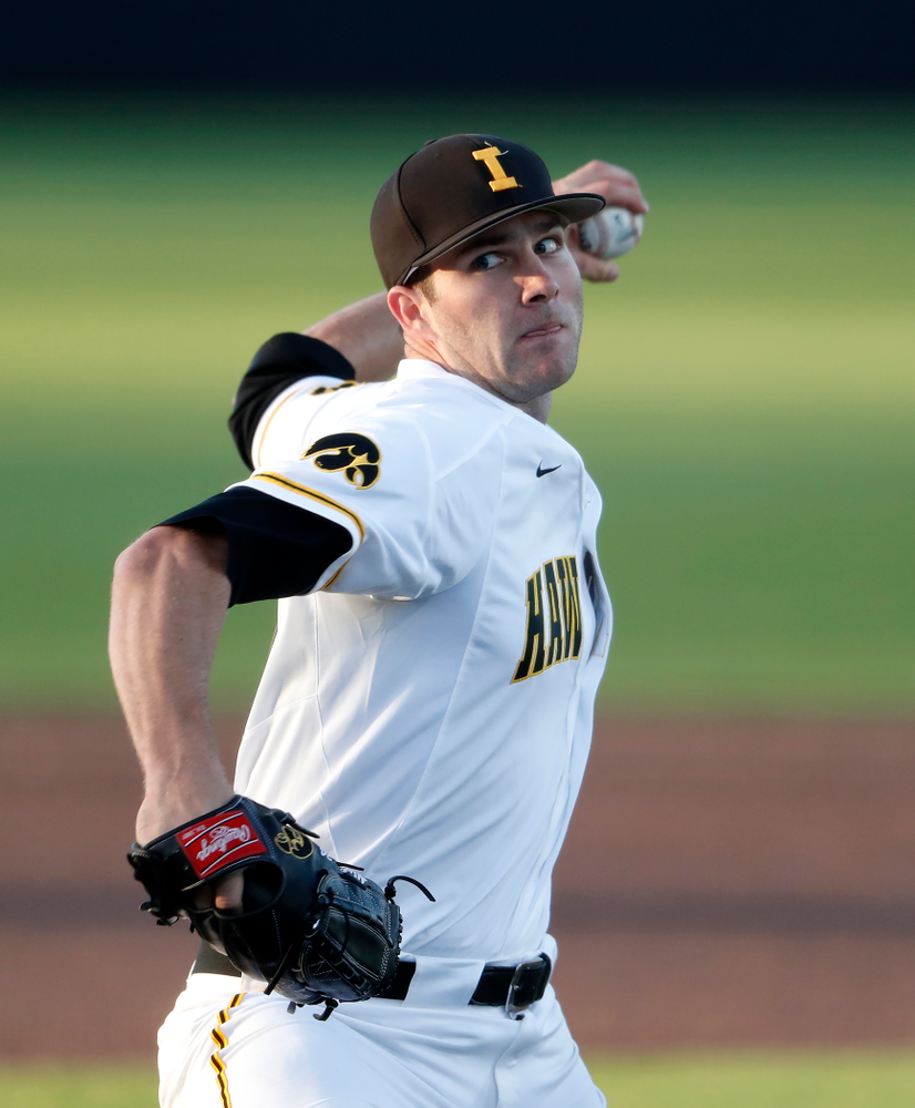 Iowa Hawkeyes pitcher Nick Allgeyer (24) against the Michigan Wolverines Friday, April 27, 2018 at Duane Banks Field in Iowa City. (Brian Ray/hawkeyesports.com)