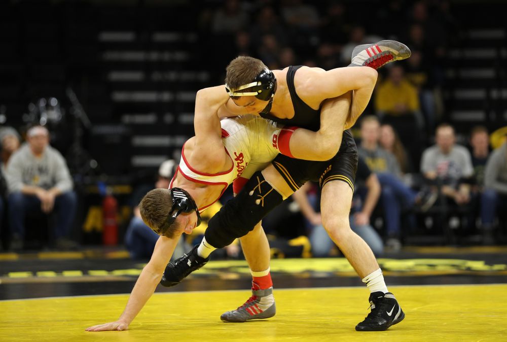 Iowa’s Spencer Lee wrestles Nebraska’s Alex Thomsen at 125 pounds Saturday, January 18, 2020 at Carver-Hawkeye Arena. Lee won the match with an 18-0 technical fall. (Brian Ray/hawkeyesports.com)
