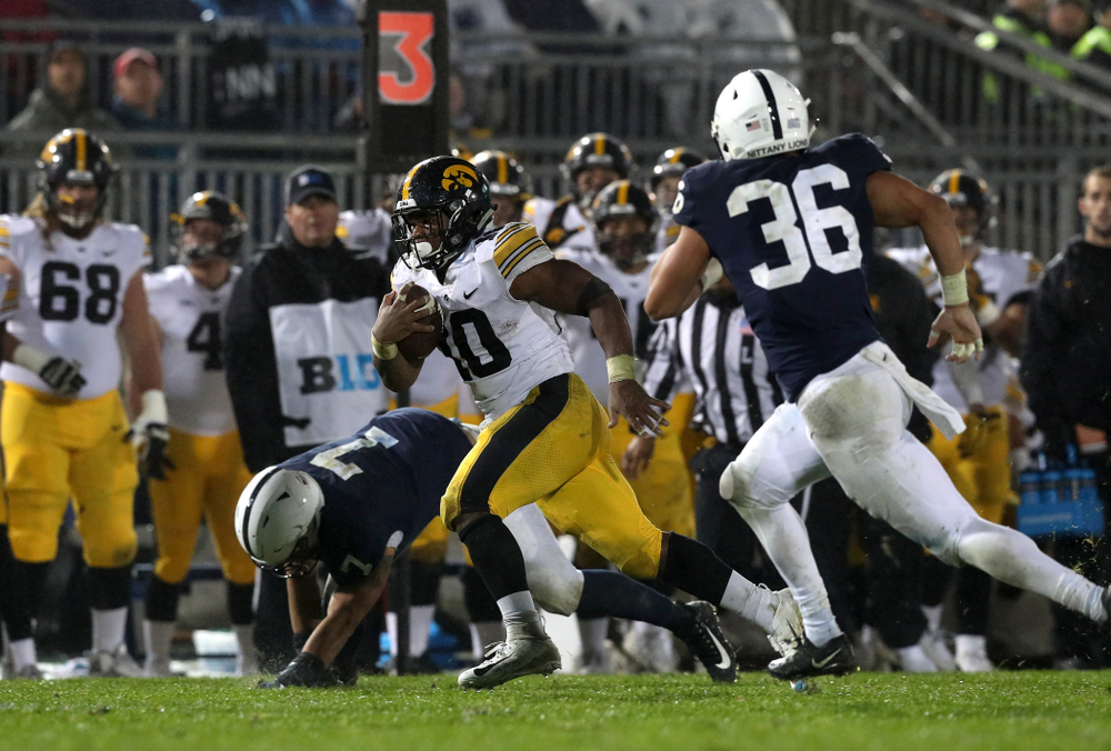 Iowa Hawkeyes running back Mekhi Sargent (10) against the Penn State Nittany Lions Saturday, October 27, 2018 at Beaver Stadium in University Park, Pa. (Brian Ray/hawkeyesports.com)