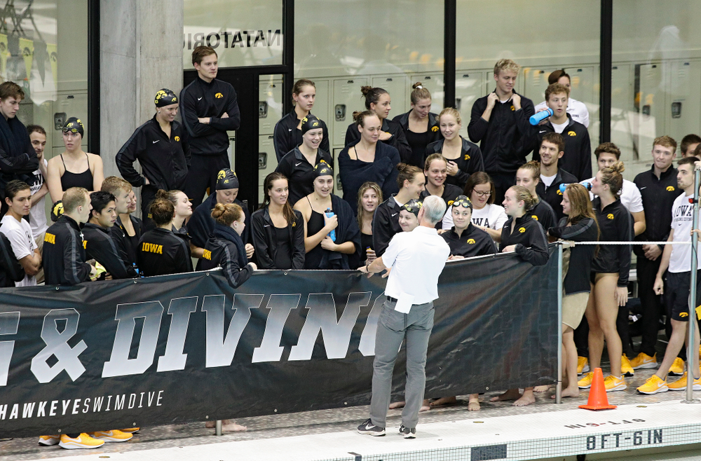 Iowa head coach Marc Long talks with his team before their meet against Michigan State at the Campus Recreation and Wellness Center in Iowa City on Thursday, Oct 3, 2019. (Stephen Mally/hawkeyesports.com)