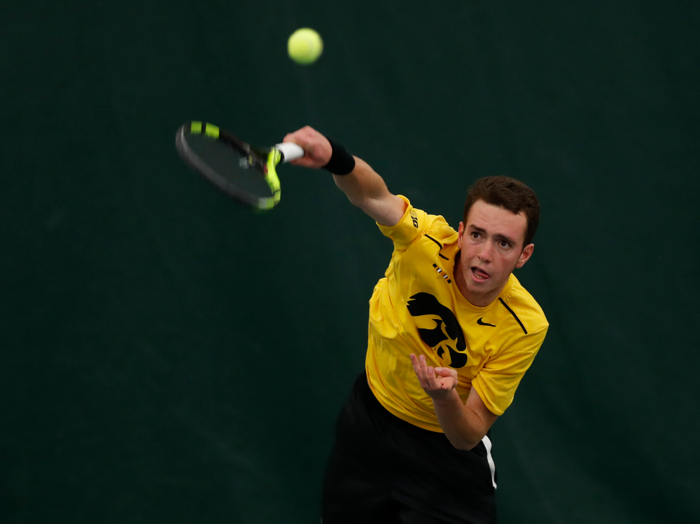 Kareem Allaf against the Illinois Fighting Illini Saturday, March 31, 2018 at Hawkeye Tennis and Recreation Center. (Brian Ray/hawkeyesports.com)