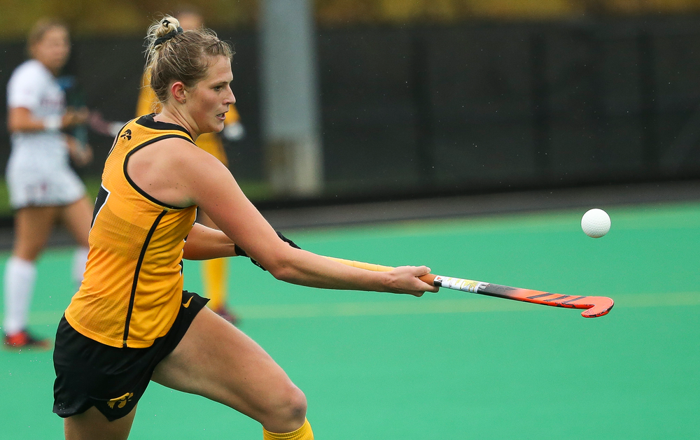 Iowa Hawkeyes midfielder Ellie Holley (7) juggles the ball during a game against Stanford at Grant Field on October 7, 2018. (Tork Mason/hawkeyesports.com)