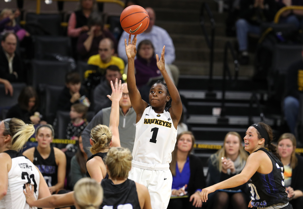 Iowa Hawkeyes guard Tomi Taiwo (1) against Dakota Wesleyan University Tuesday, November 6, 2018 at Carver-Hawkeye Arena. (Brian Ray/hawkeyesports.com)