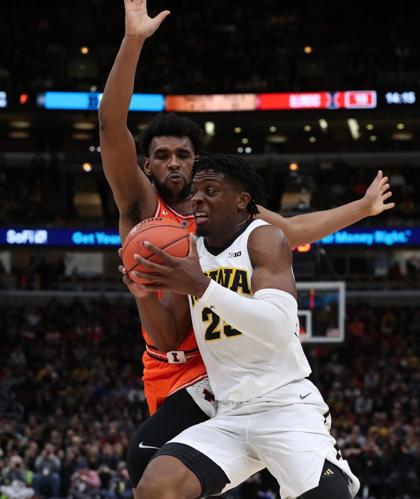Iowa Hawkeyes forward Tyler Cook (25) against the Illinois Fighting Illini in the 2019 Big Ten Men's Basketball Tournament Thursday, March 14, 2019 at the United Center in Chicago. (Brian Ray/hawkeyesports.com)