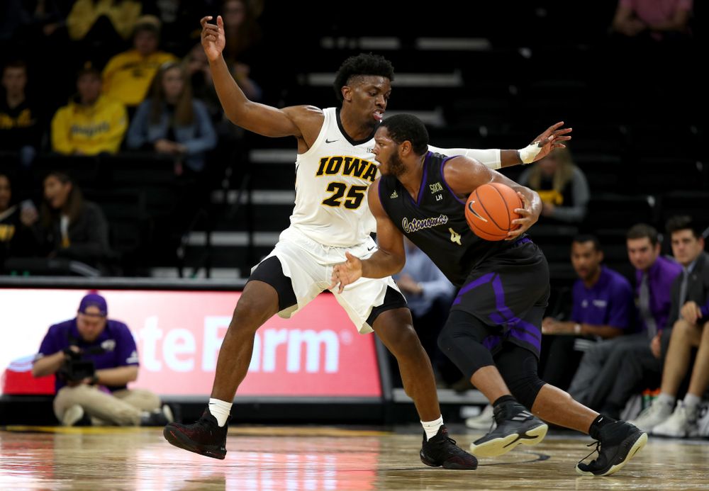 Iowa Hawkeyes forward Tyler Cook (25) against the Western Carolina Catamounts Tuesday, December 18, 2018 at Carver-Hawkeye Arena. (Brian Ray/hawkeyesports.com)
