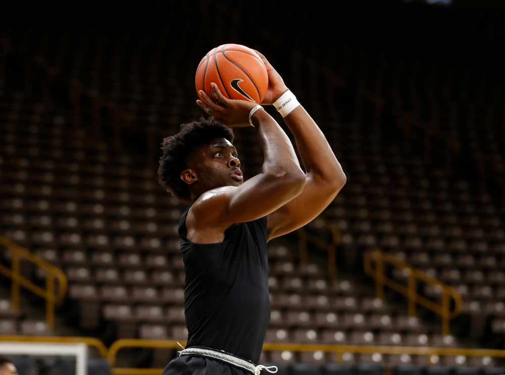 Iowa Hawkeyes guard CJ Fredrick (5) shoots the ball during the first practice of the season Monday, October 1, 2018 at Carver-Hawkeye Arena. (Brian Ray/hawkeyesports.com)