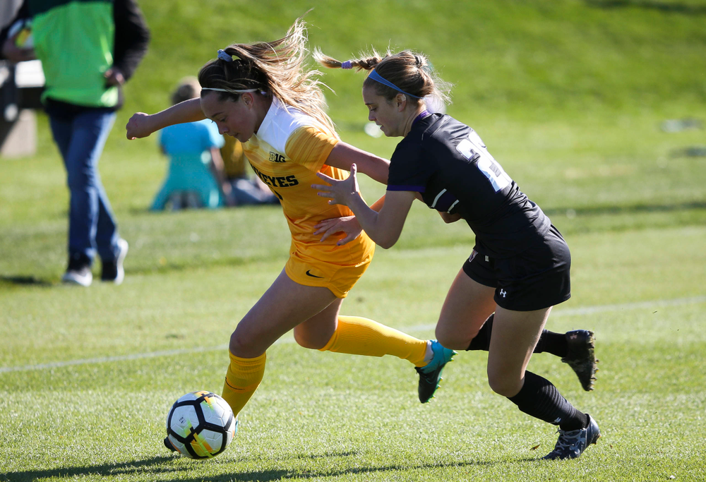 Iowa Hawkeyes forward Skylar Alward (7) dribbles the ball during a game against Northwestern at the Iowa Soccer Complex on October 21, 2018. (Tork Mason/hawkeyesports.com)