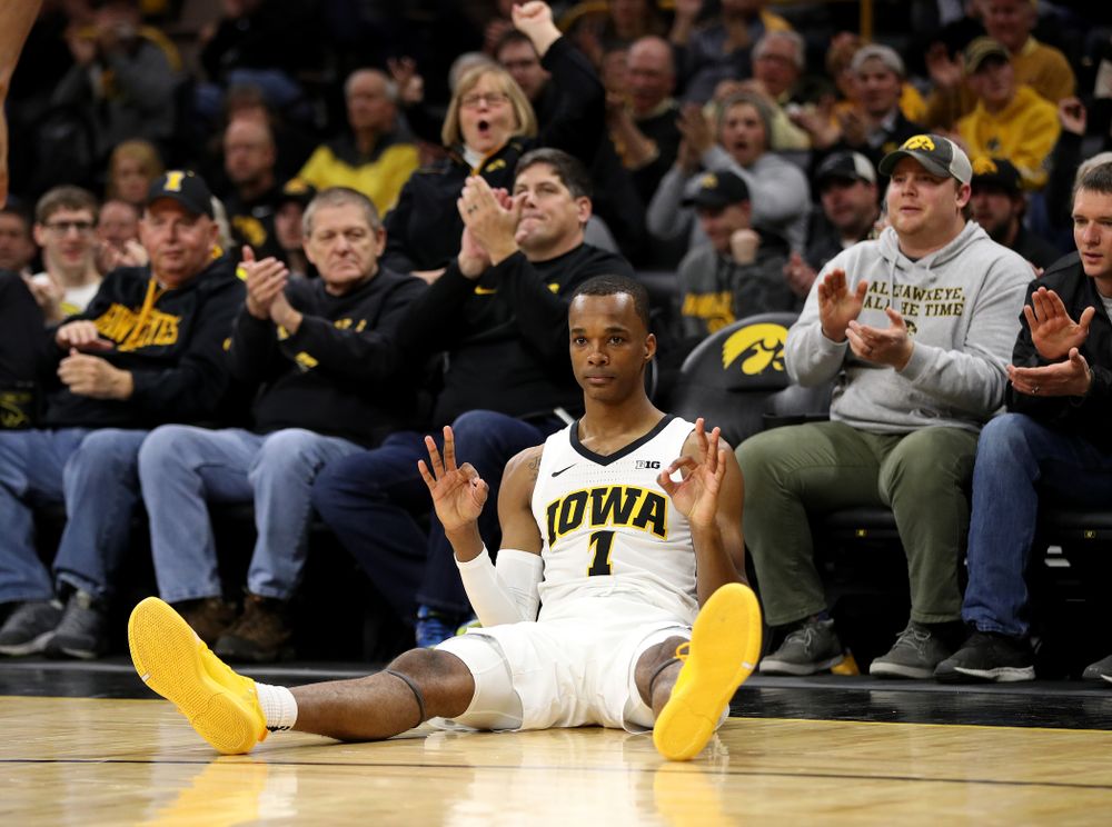 Iowa Hawkeyes guard Maishe Dailey (1) against the Pitt Panthers Tuesday, November 27, 2018 at Carver-Hawkeye Arena. (Brian Ray/hawkeyesports.com)