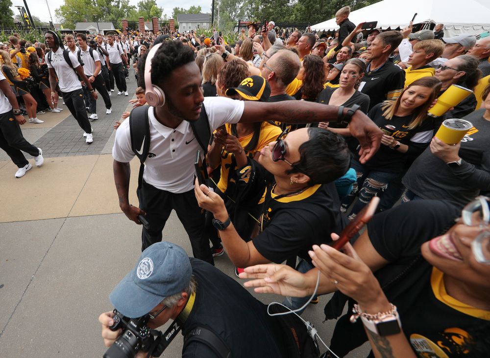 Iowa Hawkeyes defensive back Terry Roberts (16) hugs family members as the team arrives before their game against the Miami RedHawks Saturday, August 31, 2019 at Kinnick Stadium in Iowa City. (Brian Ray/hawkeyesports.com)