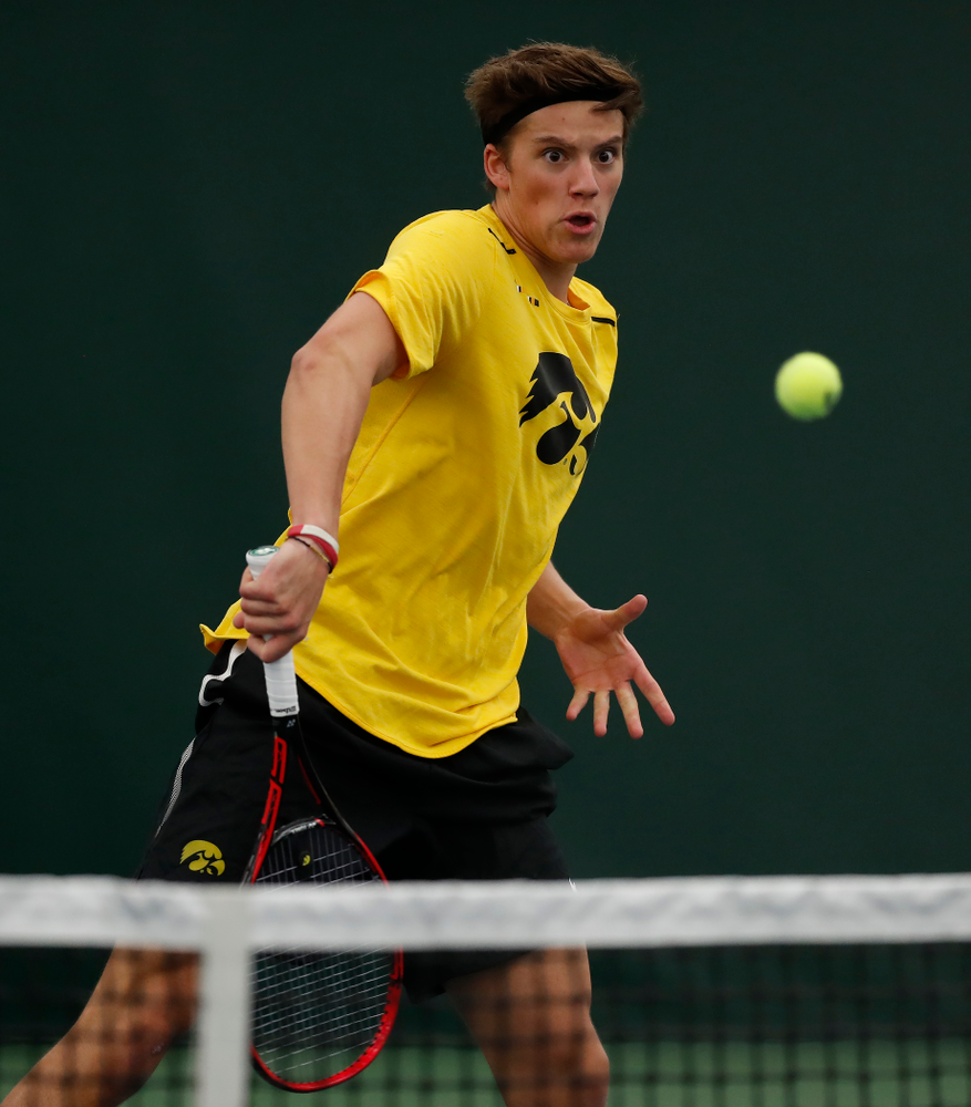 Joe Tyler and Jake Jacoby play a doubles match against the Illinois Fighting Illini Saturday, March 31, 2018 at Hawkeye Tennis and Recreation Center. (Brian Ray/hawkeyesports.com)
