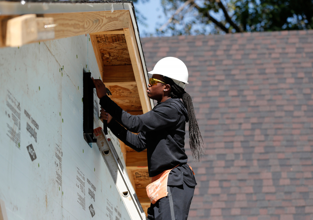 Iowa Hawkeyes guard Tomi Taiwo (1) works on the Habitat for Humanity Women's Build Wednesday, September 26, 2018 in Iowa City. (Brian Ray/hawkeyesports.com)
