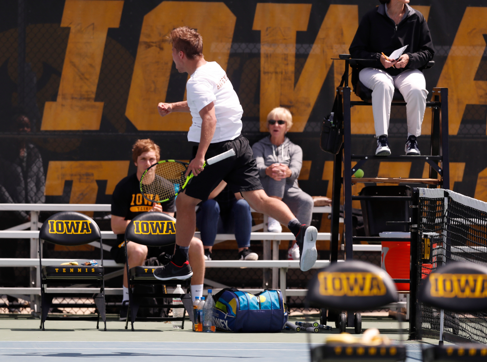 Will Davies against Northwestern in the first round of the 2018 Big Ten Men's Tennis Tournament Thursday, April 26, 2018 at the Hawkeye Tennis and Recreation Complex. (Brian Ray/hawkeyesports.com)