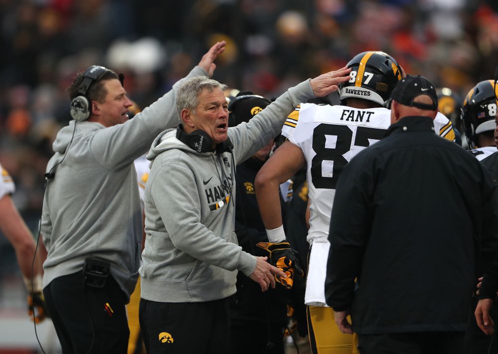 Iowa Hawkeyes head coach Kirk Ferentz and tight end Noah Fant (87) against the Illinois Fighting Illini Saturday, November 17, 2018 at Memorial Stadium in Champaign, Ill. (Brian Ray/hawkeyesports.com)